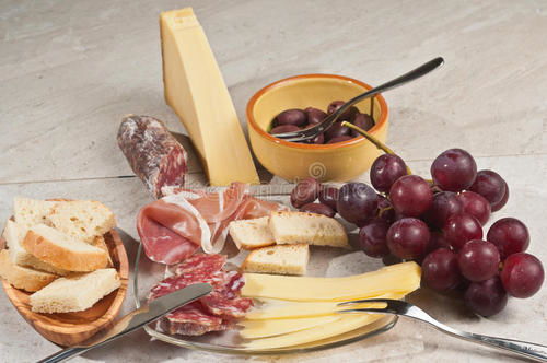 办理食品经营许可证需要满足的餐饮管理条件